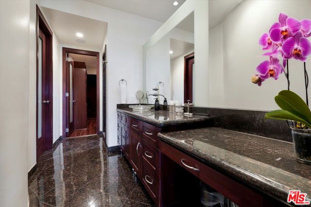 8835 Evanview Drive, Los Angeles, CA 90069