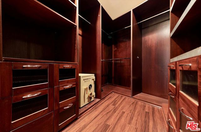 8835 Evanview Drive, Los Angeles, CA 90069
