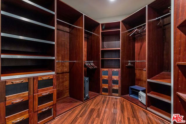 8835 Evanview Drive, Los Angeles, CA 90069