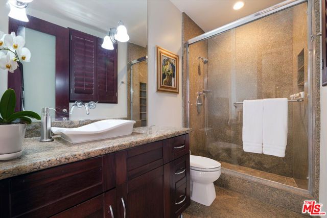 8835 Evanview Drive, Los Angeles, CA 90069