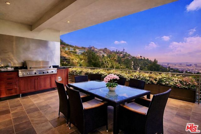 8835 Evanview Drive, Los Angeles, CA 90069