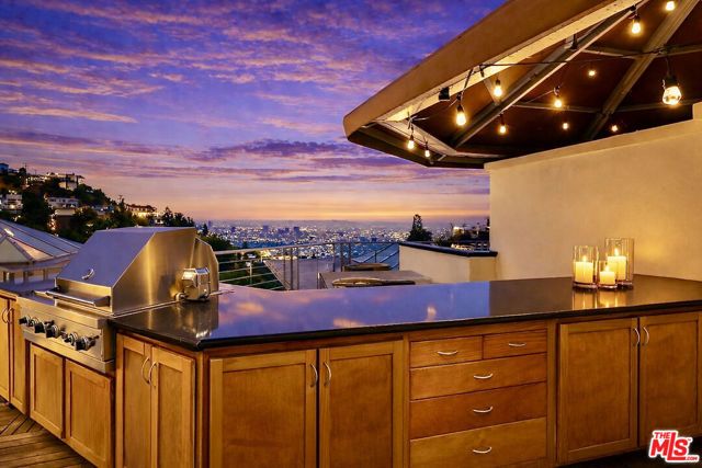 8835 Evanview Drive, Los Angeles, CA 90069