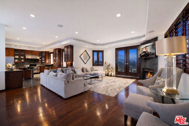 8835 Evanview Drive, Los Angeles, CA 90069