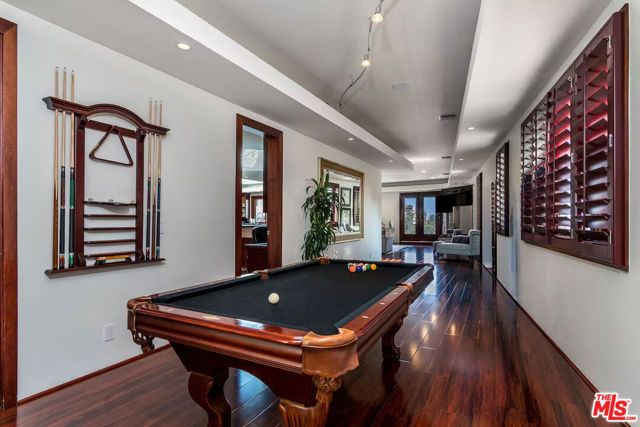 8835 Evanview Drive, Los Angeles, CA 90069
