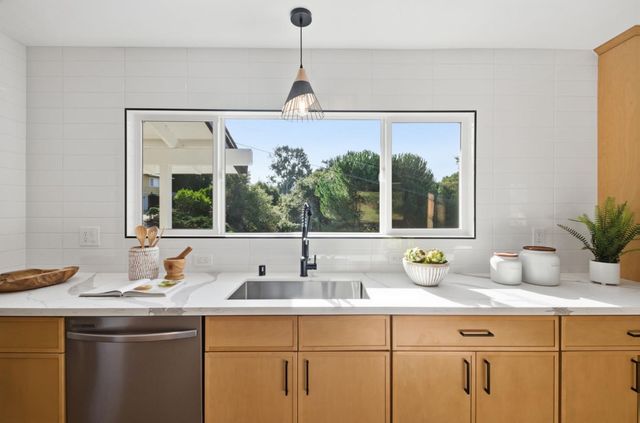 2478 Oakes Drive, Hayward, CA 94542