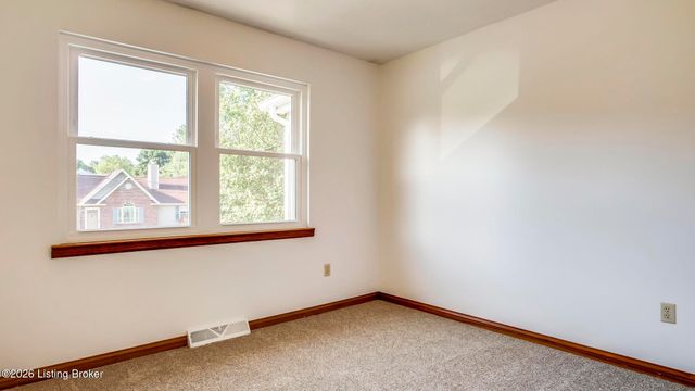 200 Mable Ct, Vine Grove, KY 40175