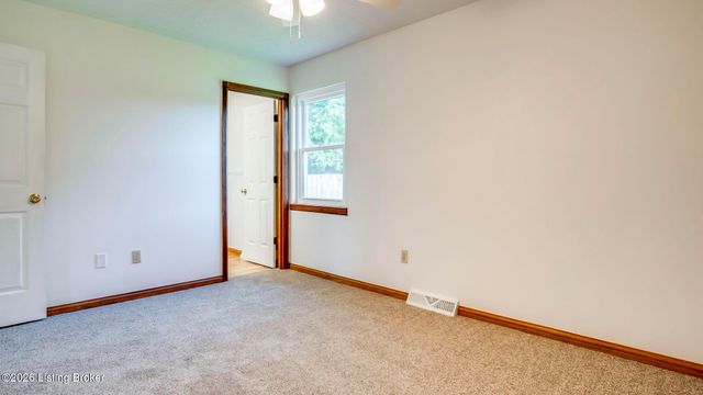 200 Mable Ct, Vine Grove, KY 40175