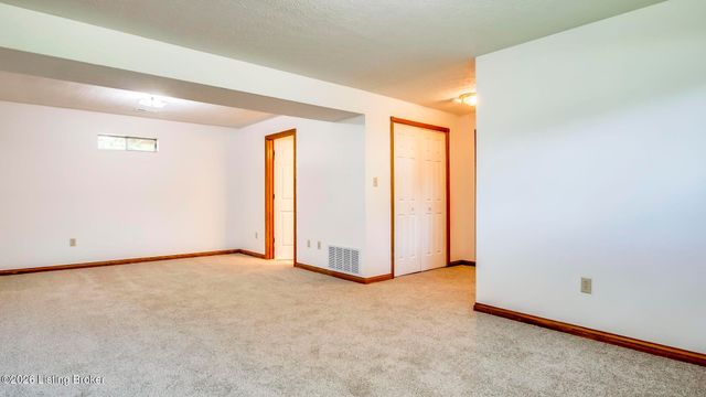 200 Mable Ct, Vine Grove, KY 40175
