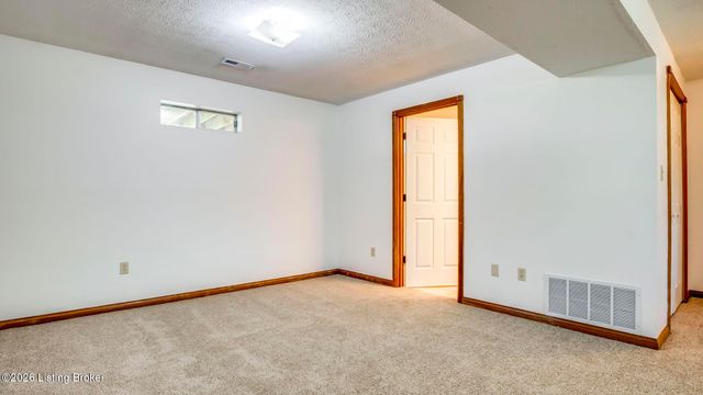 200 Mable Ct, Vine Grove, KY 40175