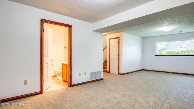 200 Mable Ct, Vine Grove, KY 40175