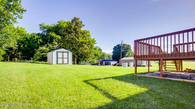 200 Mable Ct, Vine Grove, KY 40175
