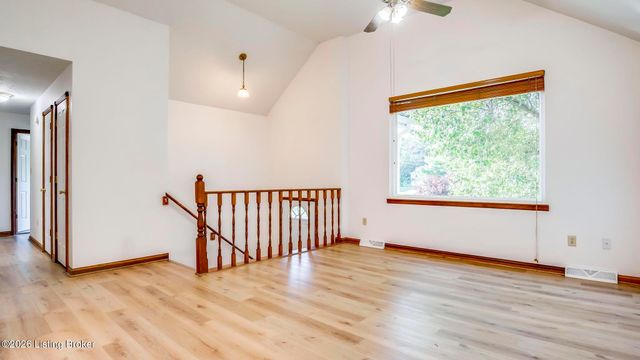 200 Mable Ct, Vine Grove, KY 40175