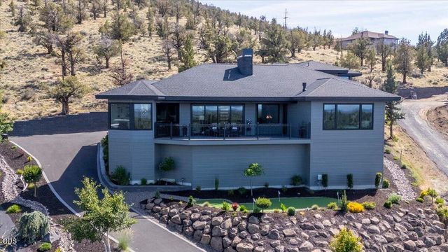 10504 Bitterbrush Court, Redmond, OR 97756