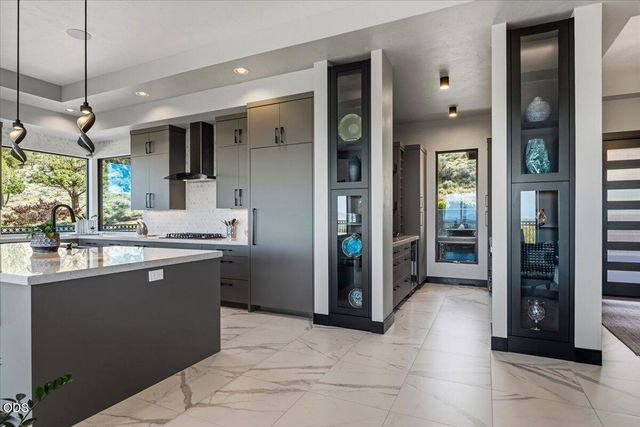 10504 Bitterbrush Court, Redmond, OR 97756