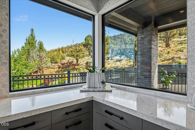 10504 Bitterbrush Court, Redmond, OR 97756