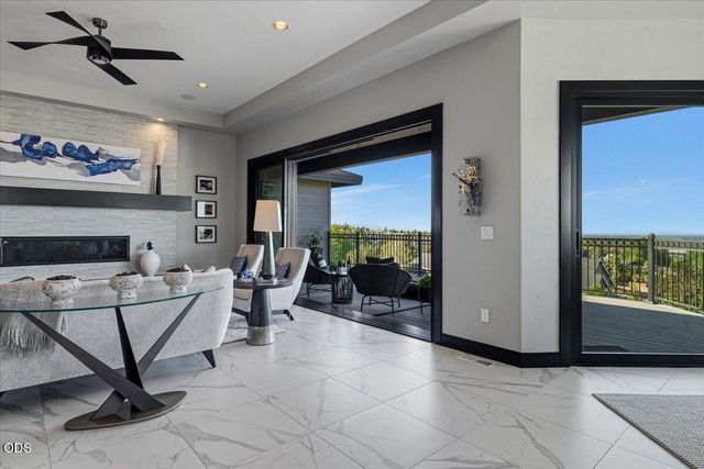 10504 Bitterbrush Court, Redmond, OR 97756
