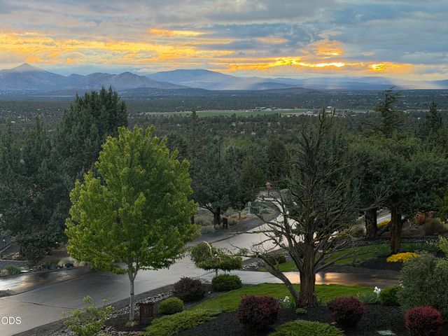10504 Bitterbrush Court, Redmond, OR 97756