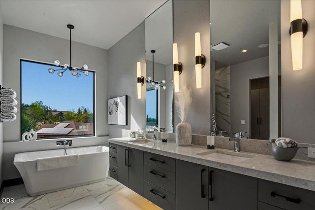 10504 Bitterbrush Court, Redmond, OR 97756