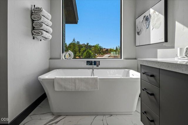 10504 Bitterbrush Court, Redmond, OR 97756