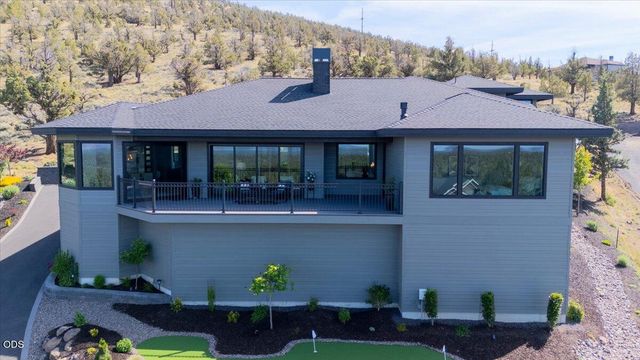 10504 Bitterbrush Court, Redmond, OR 97756
