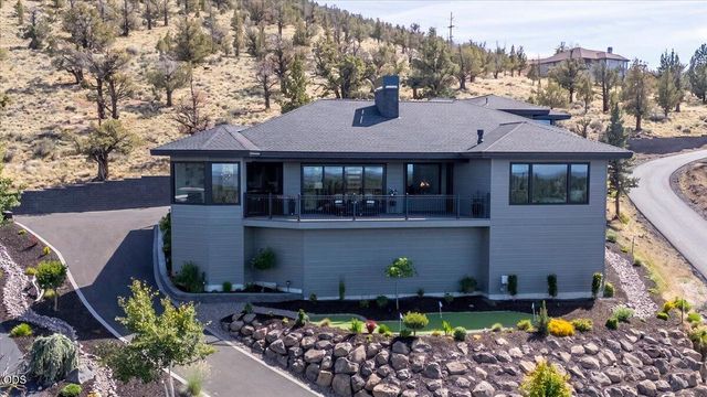 10504 Bitterbrush Court, Redmond, OR 97756