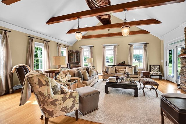 82 Bellingham Rd, Blackstone, MA 01504