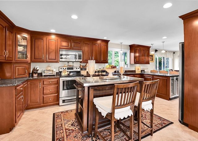 82 Bellingham Rd, Blackstone, MA 01504