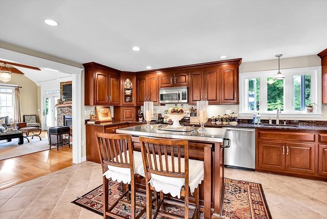 82 Bellingham Rd, Blackstone, MA 01504