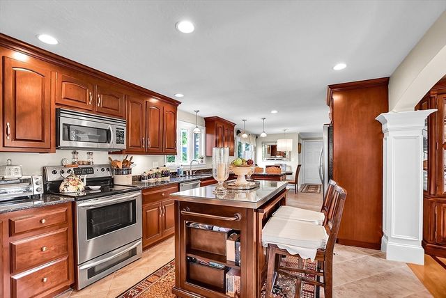 82 Bellingham Rd, Blackstone, MA 01504