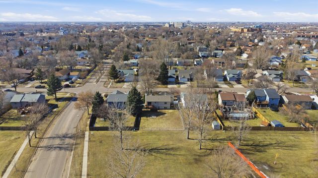 3474 18th Street S, Fargo, ND 58104