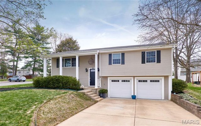 11900 Grant Place, Des Peres, MO 63131