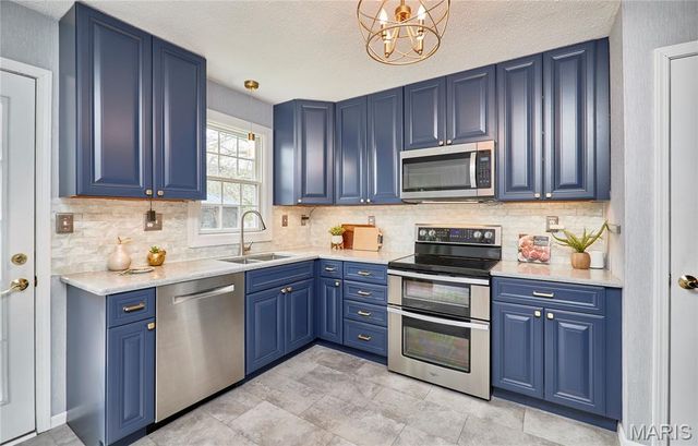 11900 Grant Place, Des Peres, MO 63131