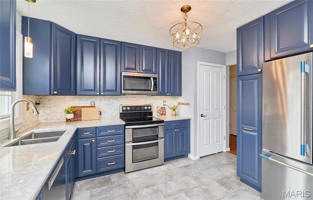 11900 Grant Place, Des Peres, MO 63131