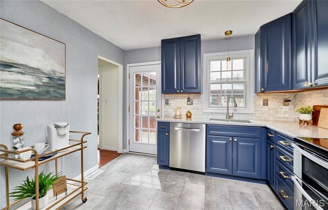 11900 Grant Place, Des Peres, MO 63131