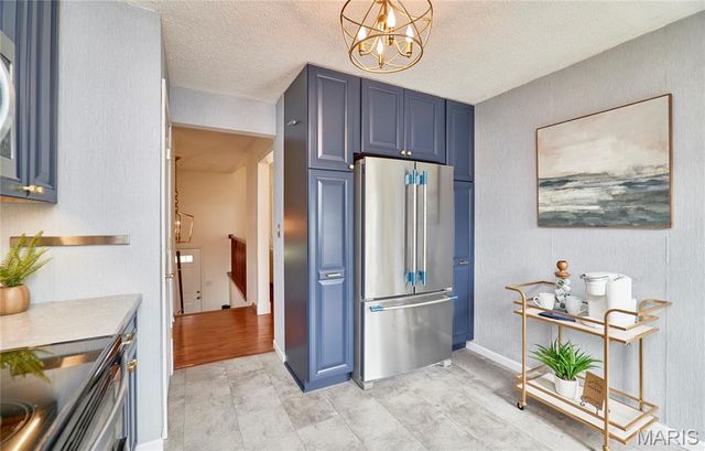 11900 Grant Place, Des Peres, MO 63131