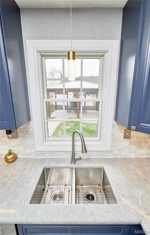 11900 Grant Place, Des Peres, MO 63131