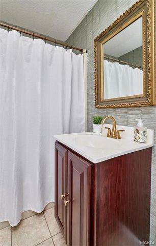 11900 Grant Place, Des Peres, MO 63131