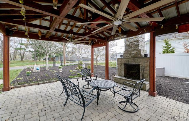 11900 Grant Place, Des Peres, MO 63131