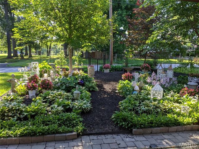 11900 Grant Place, Des Peres, MO 63131