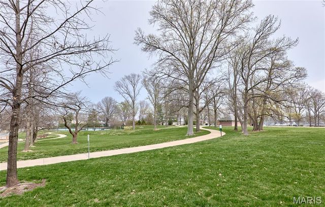 11900 Grant Place, Des Peres, MO 63131