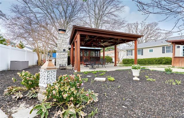 11900 Grant Place, Des Peres, MO 63131