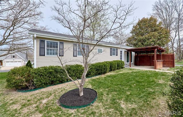 11900 Grant Place, Des Peres, MO 63131