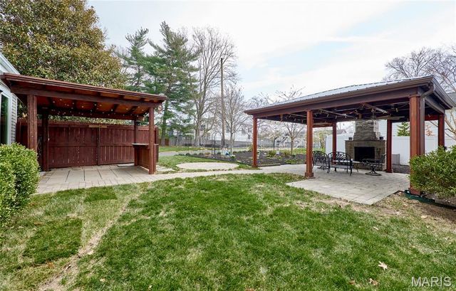 11900 Grant Place, Des Peres, MO 63131