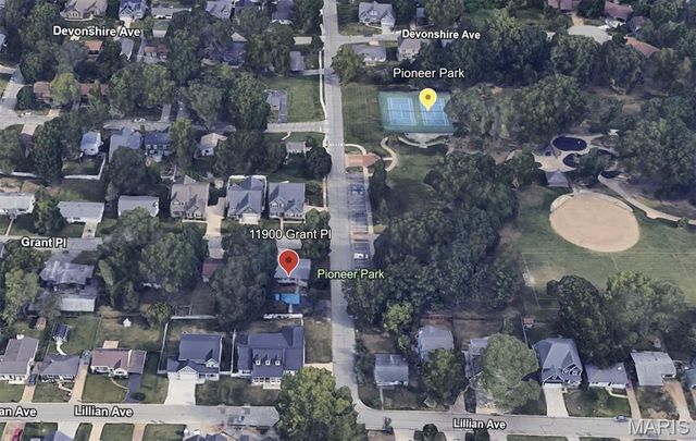 11900 Grant Place, Des Peres, MO 63131