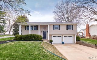 11900 Grant Place, Des Peres, MO 63131