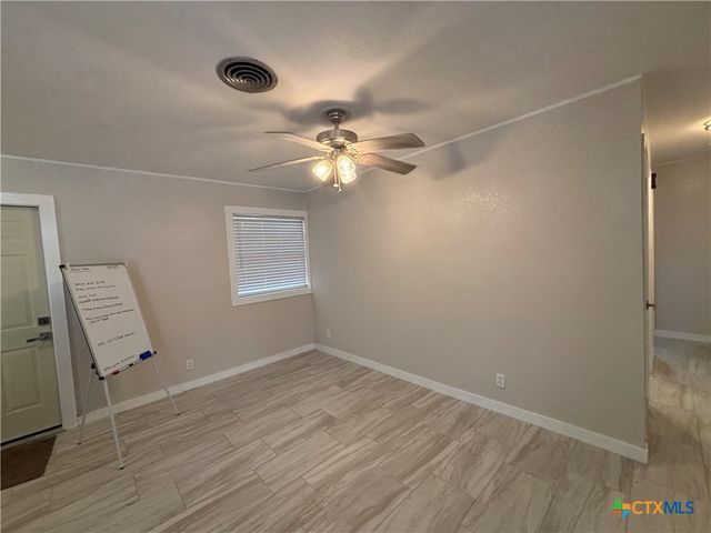 2502 E Poplar Avenue, Victoria, TX 77901