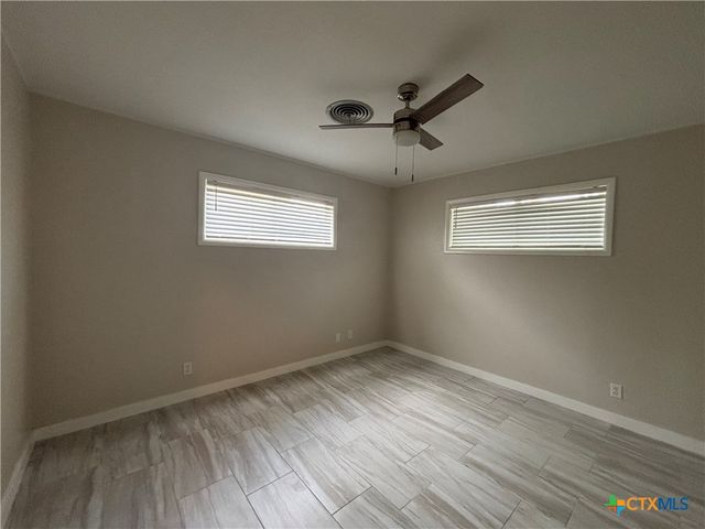 2502 E Poplar Avenue, Victoria, TX 77901