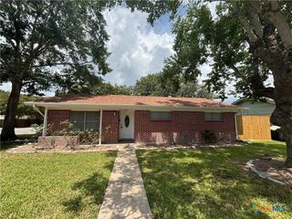 2502 E Poplar Avenue, Victoria, TX 77901