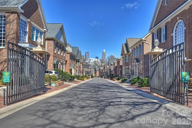 1244 Dilworth Crescent Row, Charlotte, NC 28203