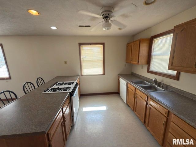 540 N Main St Apt D, Morton, IL 61550